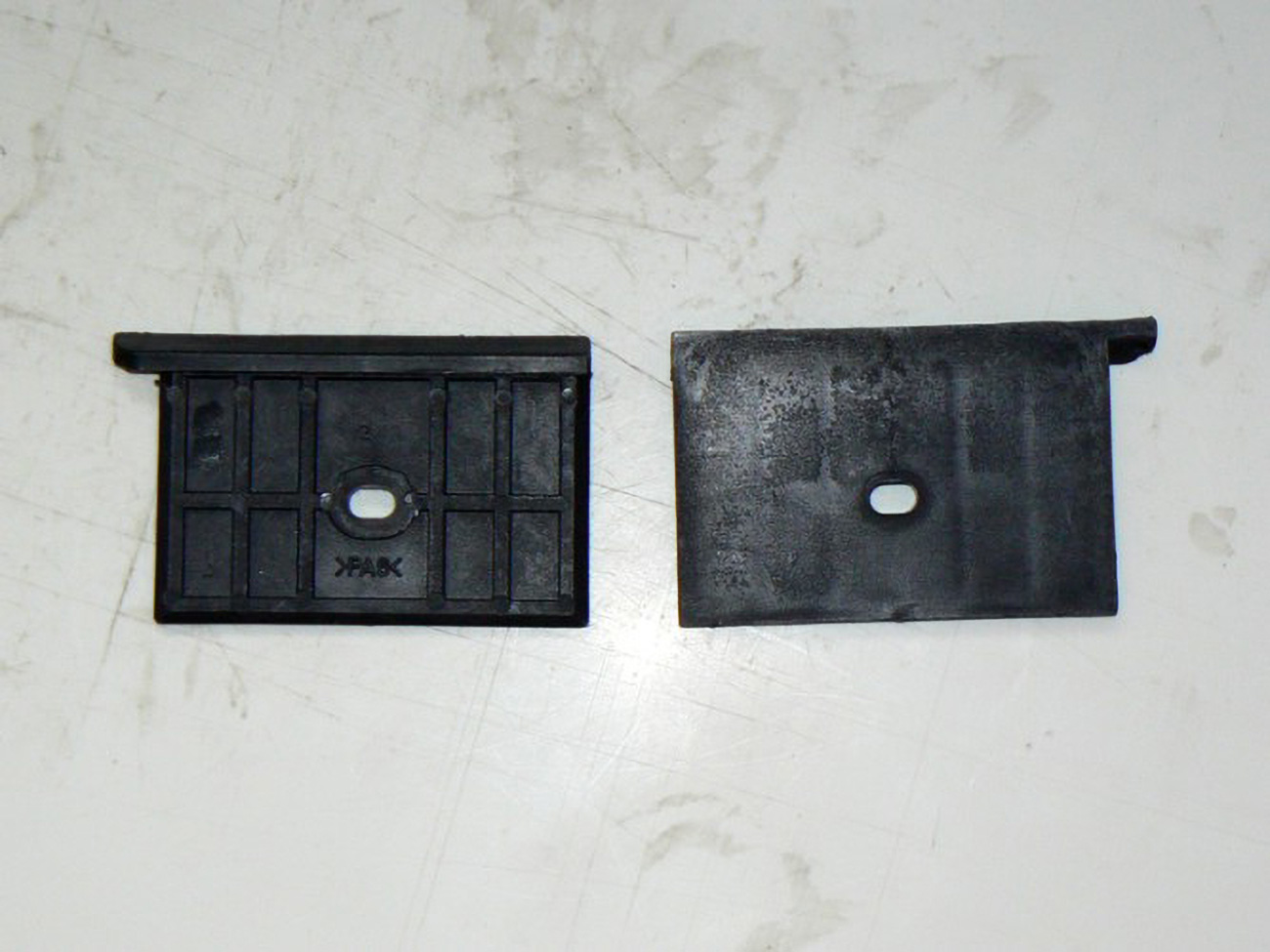 VLOZKA PLASTOVA 1 PREDNI STIPACKA 7T