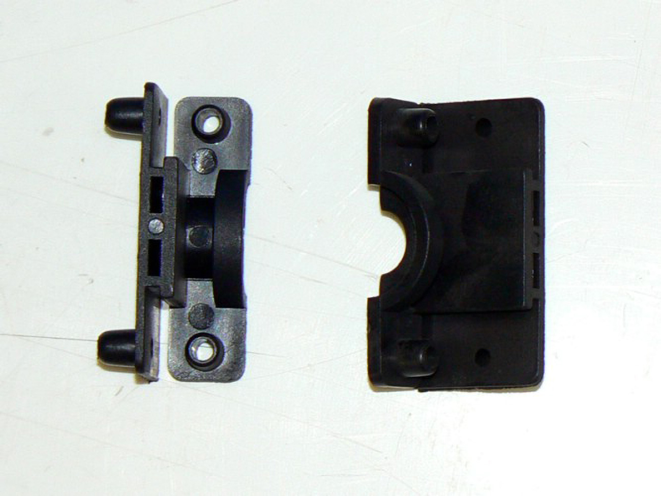 DRZAK PREDNI NAPRAVY - SPODNI*