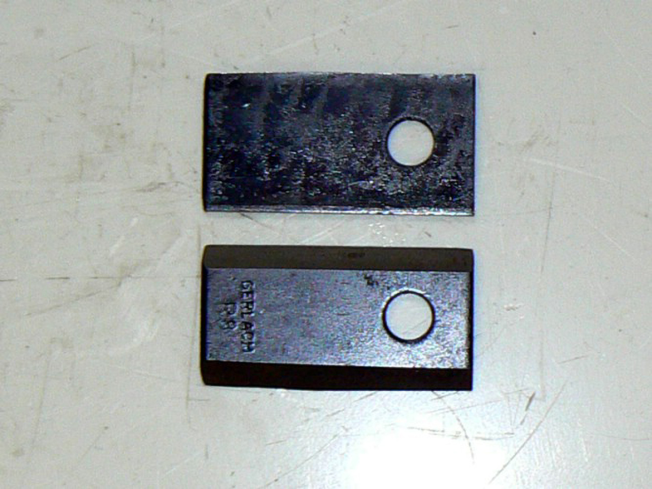 NUZ KRATKY MALA DIRA BDR-700