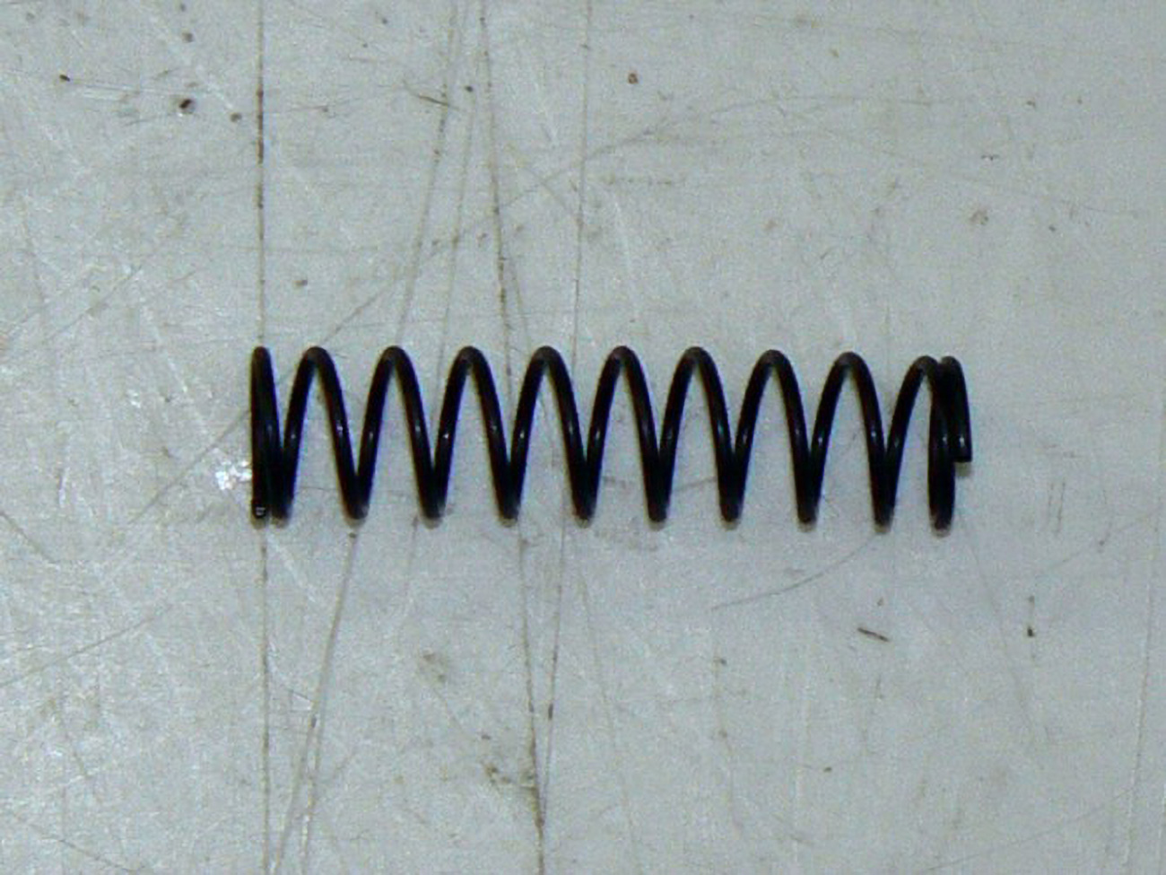 PRUZINA PAKY ZADNIHO MADLA