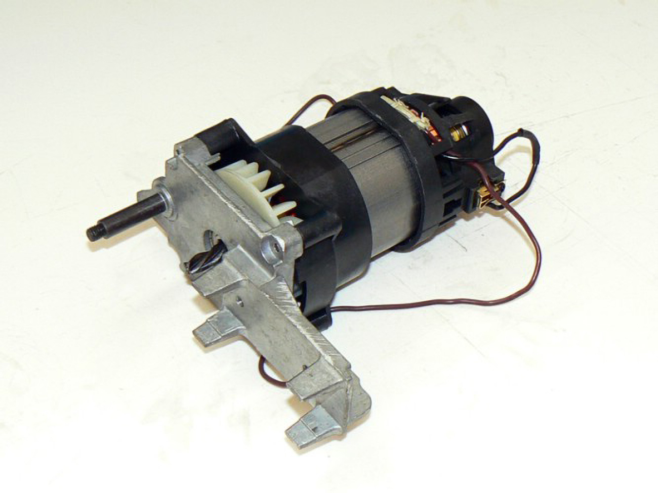 MOTOR KOMPLETNI VARI-150
