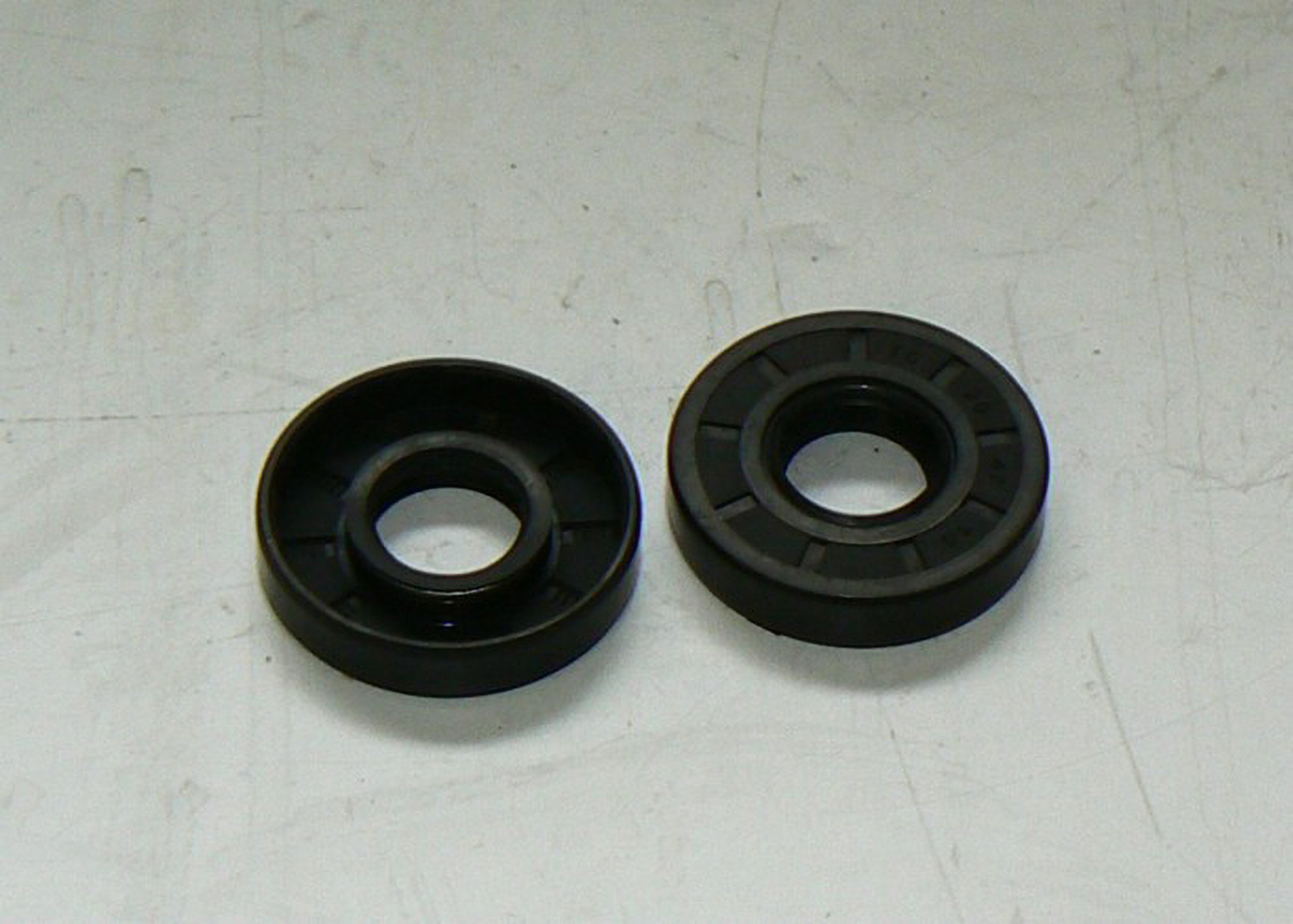 GUFERO S PODLOZKOU 20x47x10